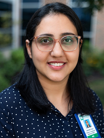 Photo of pediatric hospitalist Dr. Japneet Kaur, MD